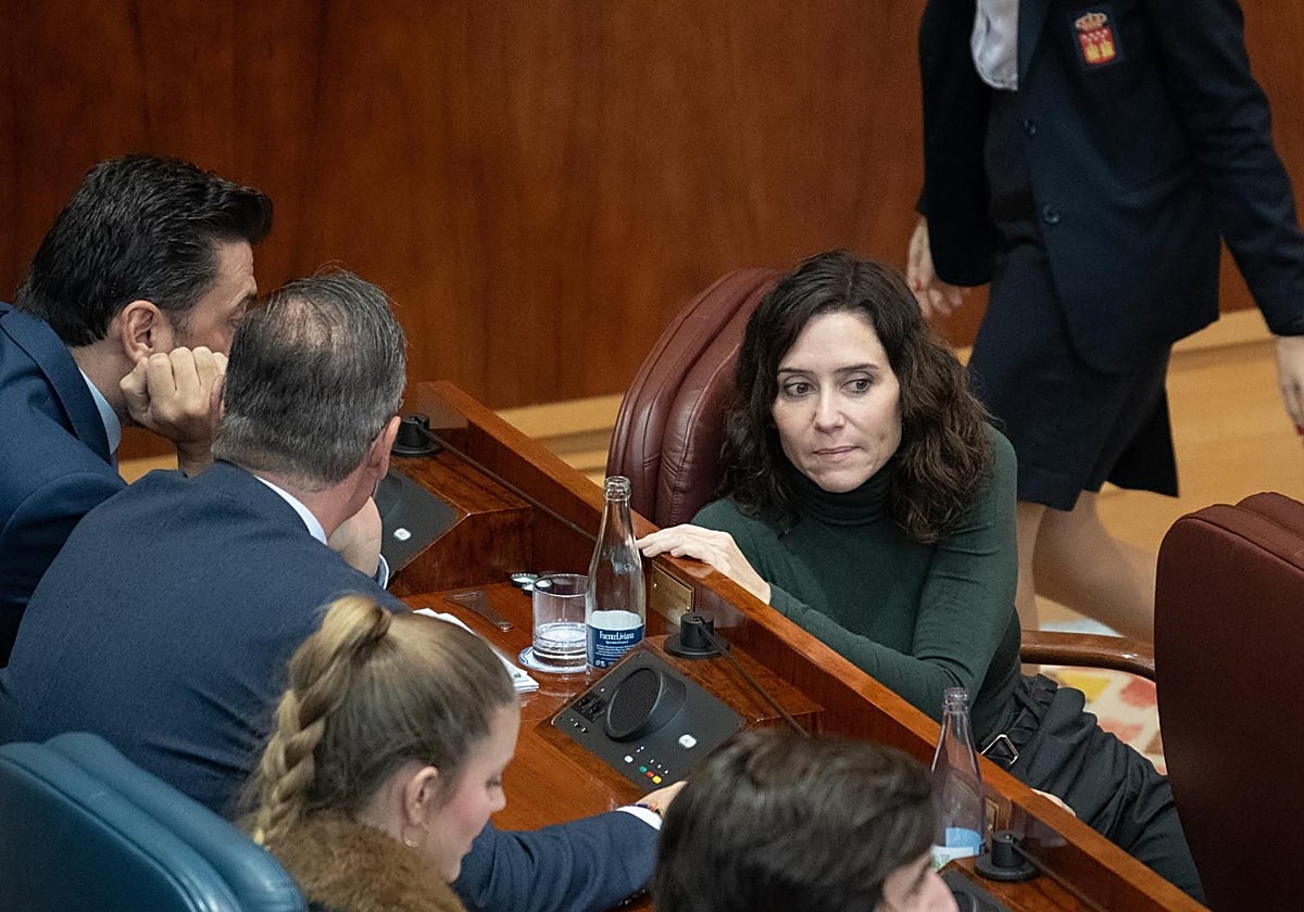 La presidenta de la Comunidad, Isabel Díaz Ayuso, en el pleno de la Asamblea