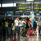 Los aeropuertos canarios operarán 5.689 vuelos en este puente de la Constitución, un 0,14% menos
