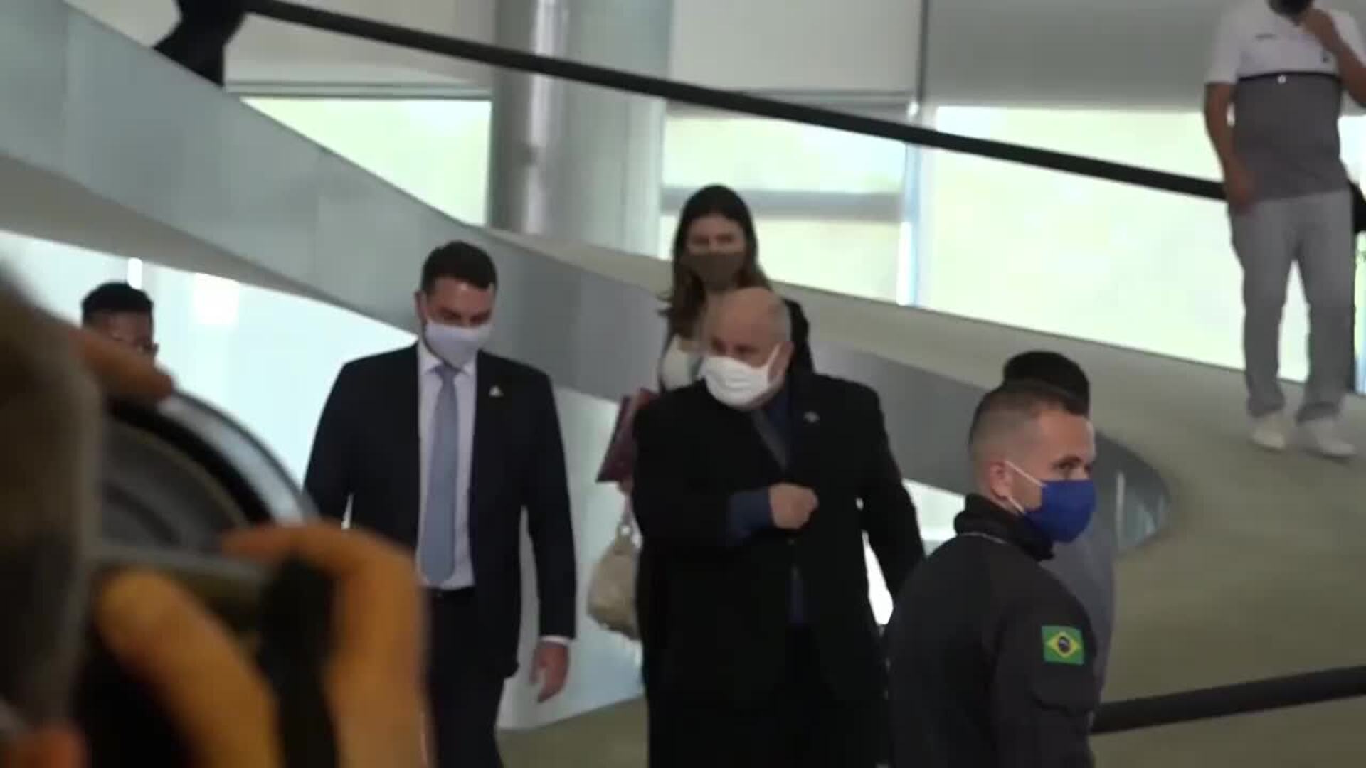 Flávio Bolsonaro dice que &quot;no quedará de brazos cruzados&quot; y será candidato a presidente