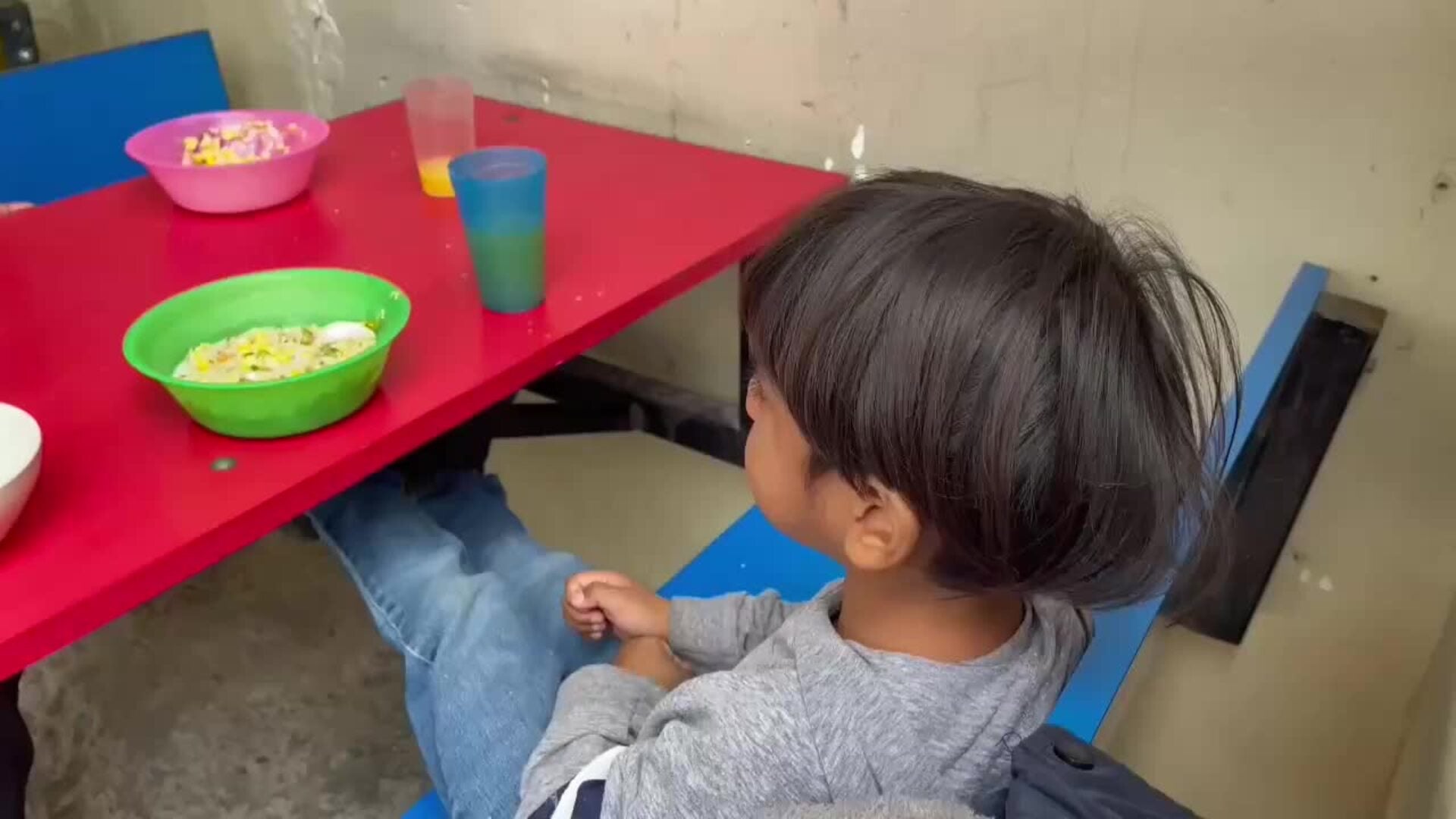 Migrantes regresan a albergues ante falta de oportunidades en la frontera norte de México