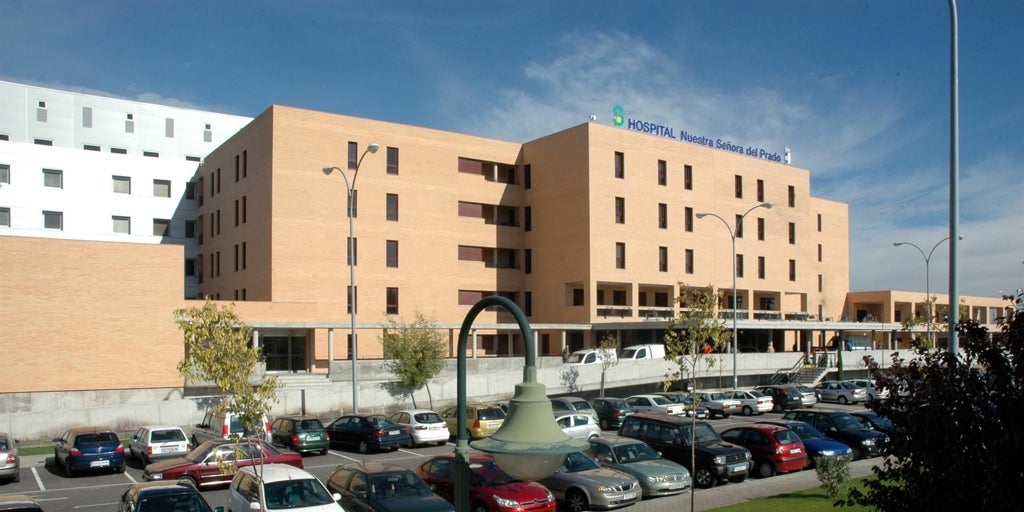 Hospitalizados dos hombres por inhalación de humo en el incendio de un piso en Talavera