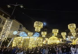 Lucena da el pistoletazo de salida a la Navidad: un millón y medio de luces LED iluminan ya a la ciudad