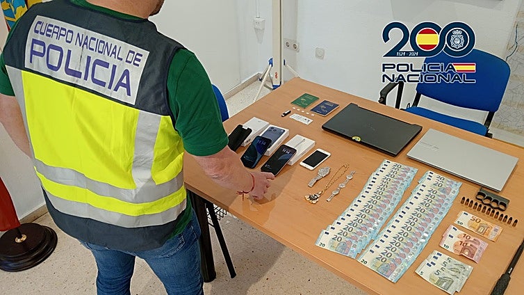 Chalé de lujo con 'habitación del pánico' tras esfafar 120.000 euros a 200 familias con el timo del 'hijo en apuros'