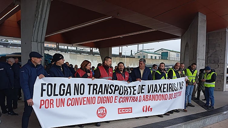 El bloqueo de los piquetes impide cumplir los servicios mínimos de la huelga de transporte