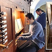 Algunos de los músicos ensayan con el órgano en la pasada edición y vista general del instrumento