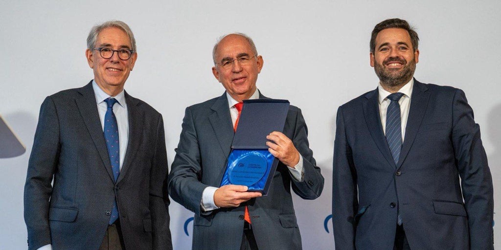 Paco Núñez alerta del «momento crítico» de España por «el ataque al poder judicial y la cesión ante el independentismo»