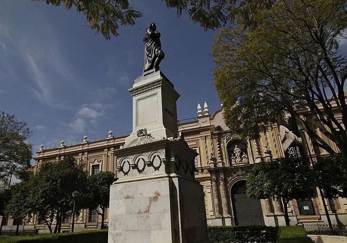 La Plaza del Museo de Bellas Artes, con la estatua de Murillo en el centro