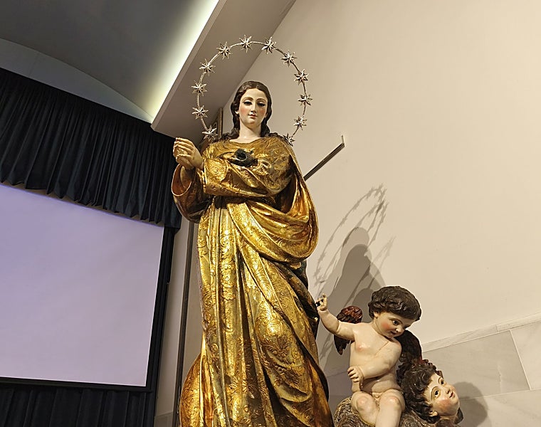 The expressive appearance and hands of Purísima del Oratorio