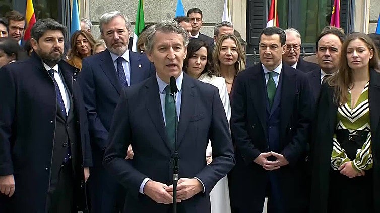 Feijóo acusa a Sánchez de presidir el Gobierno que más ha atacado a la Constitución