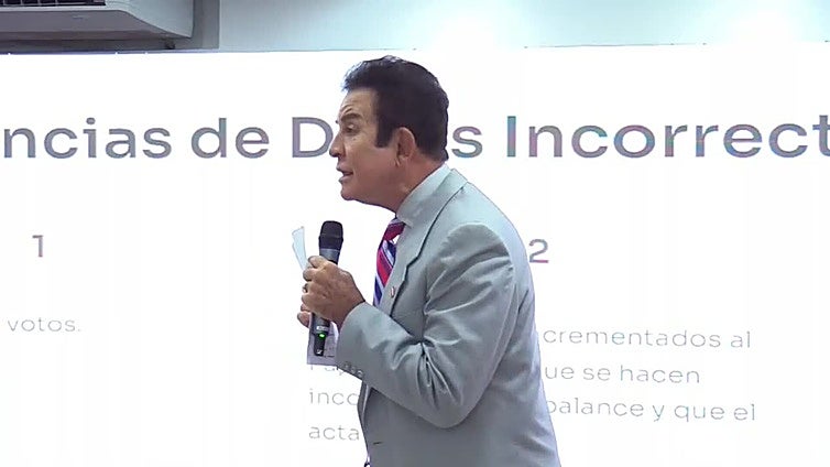 Nasralla insiste que su partido va ganando en Honduras, adelantándose al recuento oficial