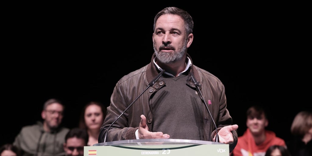 Santiago Abascal pide la dimisión de María Jesús Montero por tratar de «coaccionar a mujeres para que retiraran las denuncias de acoso»