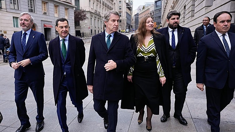 Feijóo anuncia el relevo de Mazón a Pérez Llorca al frente del PP valenciano antes de Navidad