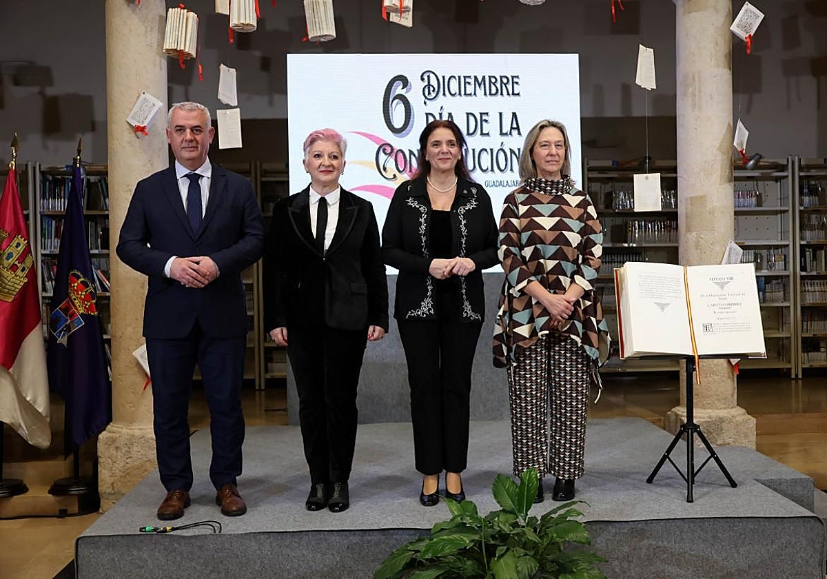 El acto ha contado con la participación del viceconsejero de Administración Local y Coordinación Administrativa, Eusebio Robles; y la delegada de la Junta en Guadalajara, Rosa María García, anfitriona de esta edición. Junto a ellos han estado presentes la subdelegada del Gobierno en la provincia, Susana Cabellos y la alcaldesa de Guadalajara, Ana Guarinos