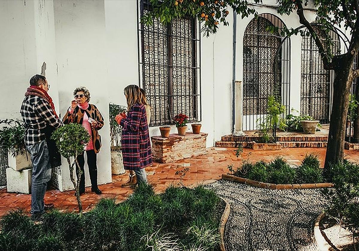 El patio-jardín de la casa natal de Julio Romero de Torres abre por Navidad con entrada gratuita y pintura en vivo
