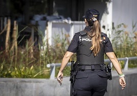 Investigan el apuñalamiento grave de un hombre auxiliado en la calle en Valencia