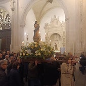 La imagen de la Inmaculada Concepción entrando a la iglesia del monasterio de san Juan de los Reyes