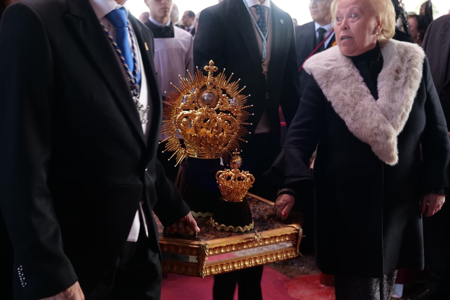 La emocionante coronación de la Virgen de Luna en la Jara, en imágenes