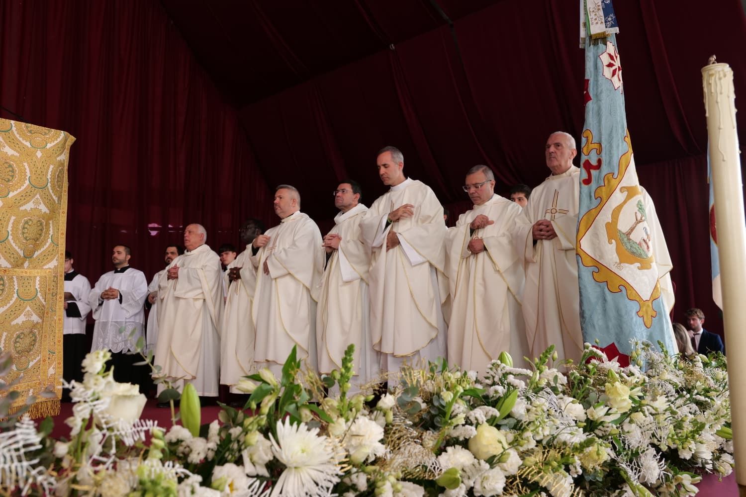 La emocionante coronación de la Virgen de Luna en la Jara, en imágenes