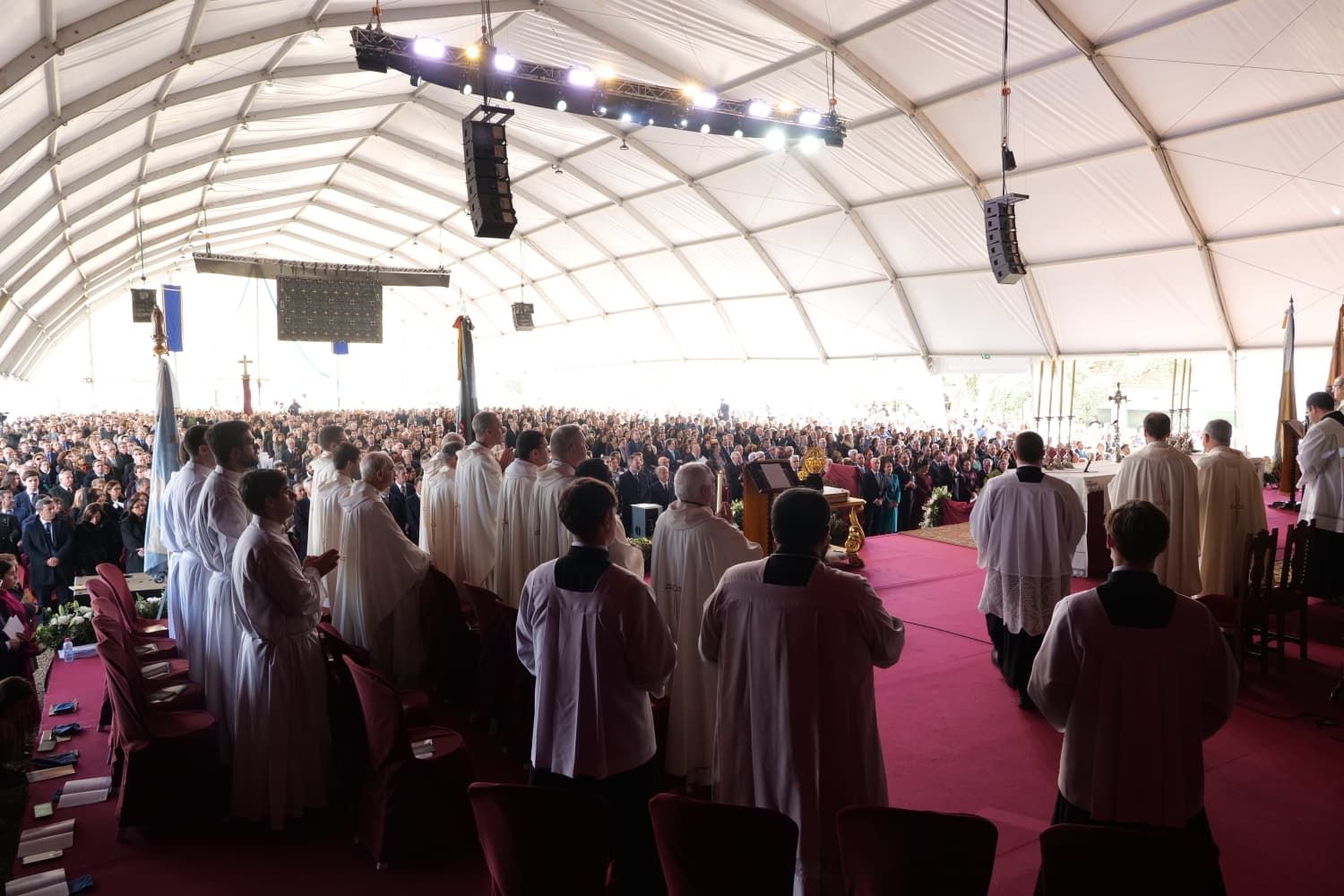La emocionante coronación de la Virgen de Luna en la Jara, en imágenes