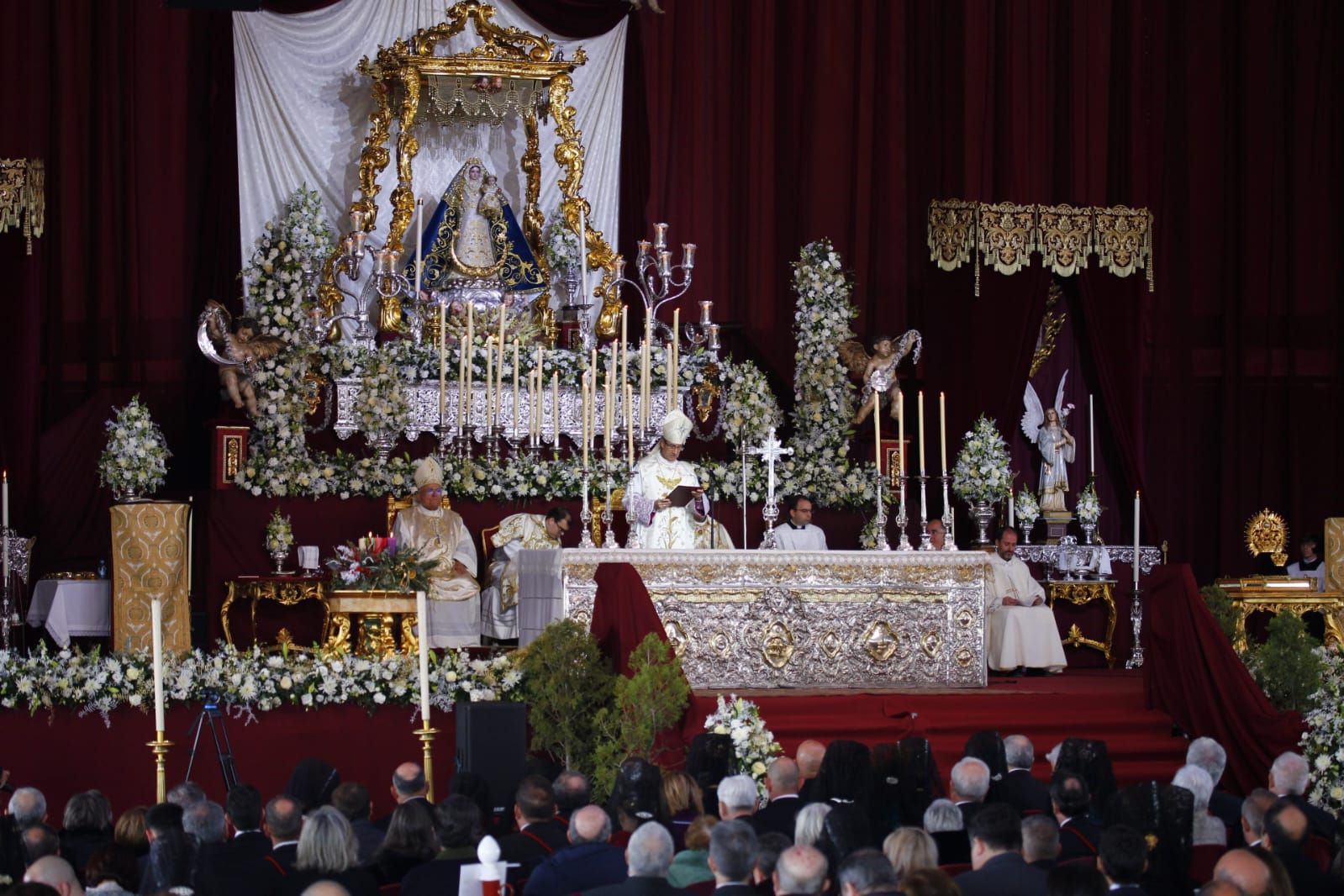 La emocionante coronación de la Virgen de Luna en la Jara, en imágenes
