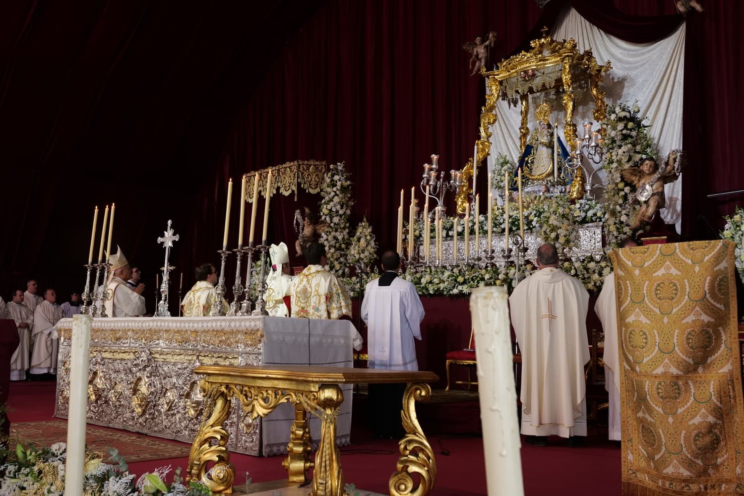 La emocionante coronación de la Virgen de Luna en la Jara, en imágenes