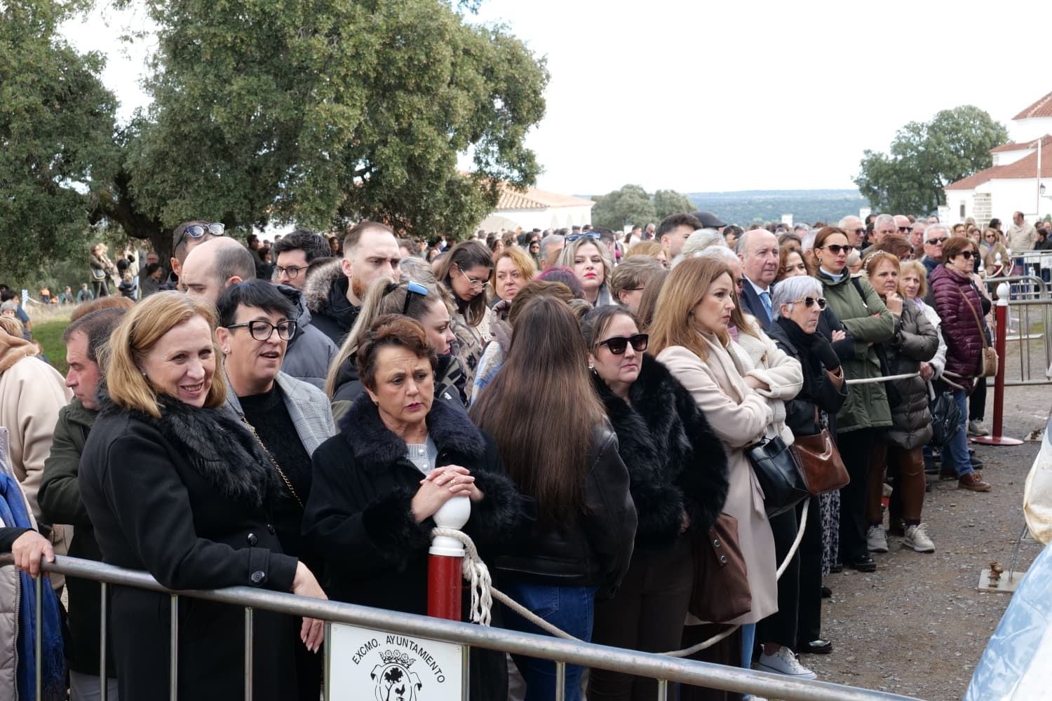 La emocionante coronación de la Virgen de Luna en la Jara, en imágenes