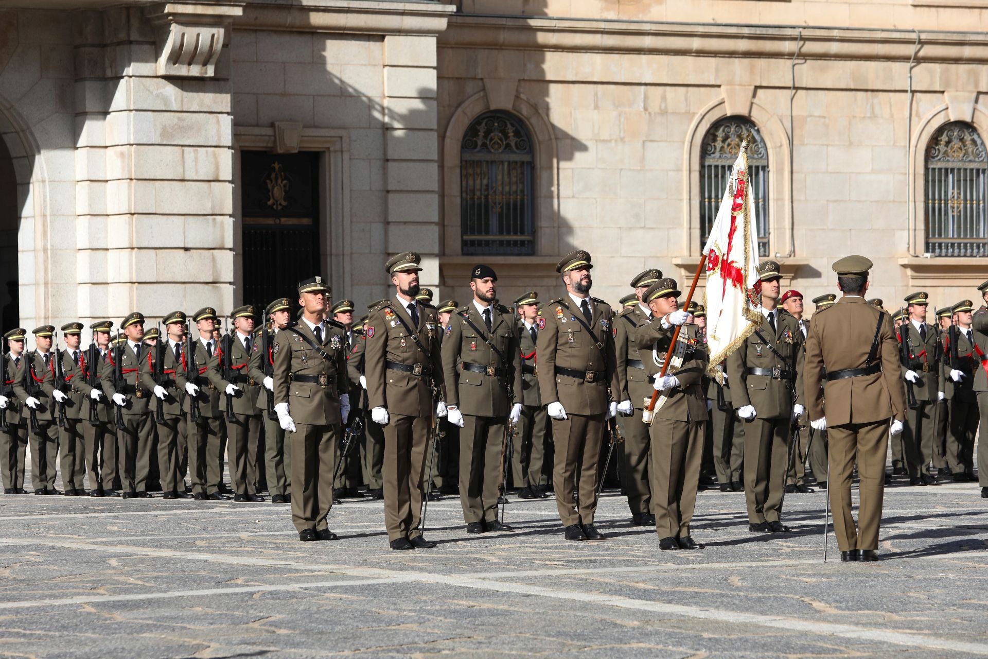 Las imágenes del acto y desfile de la Inmaculada en la Academia de Infantería de Toledo