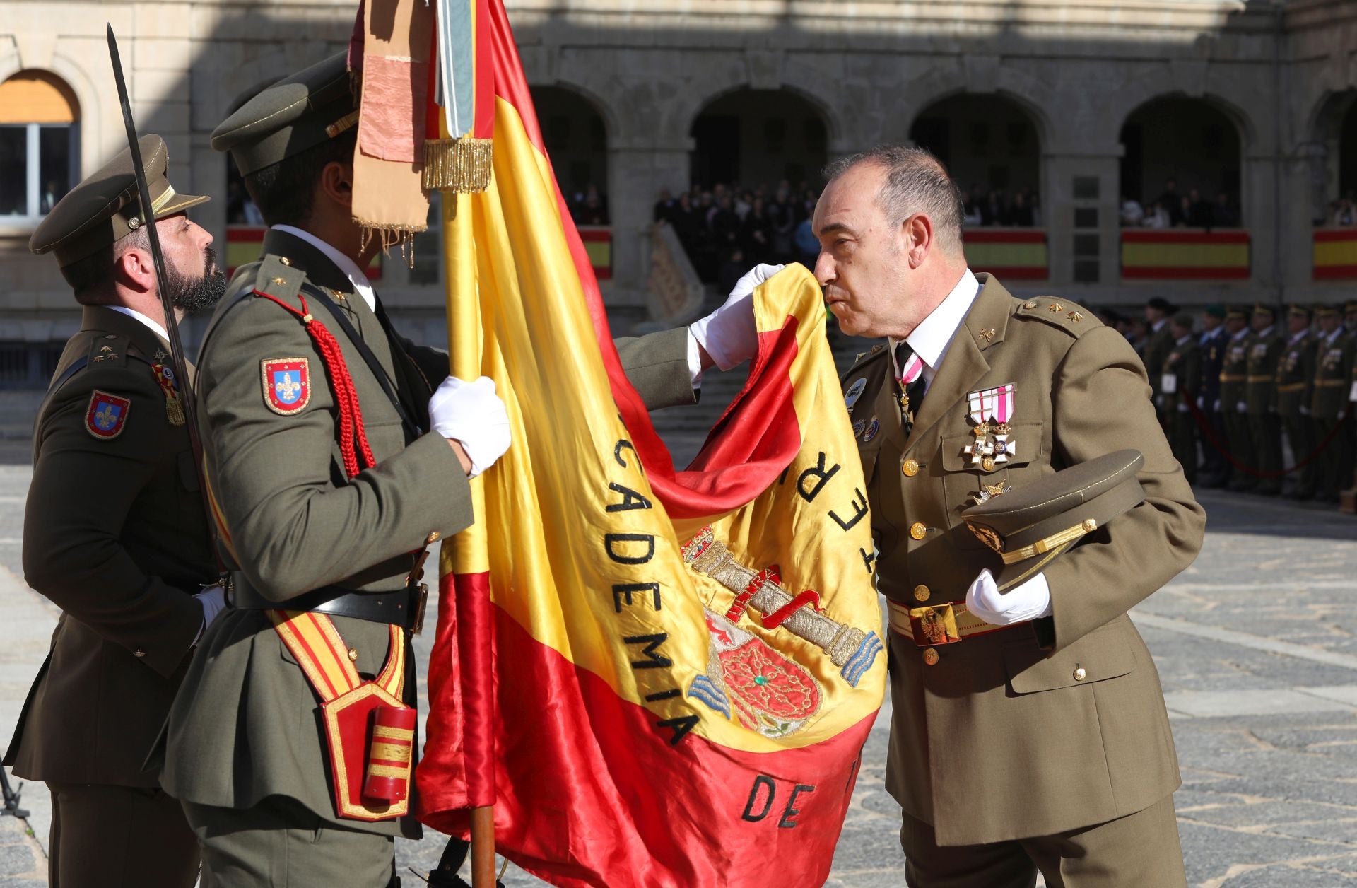 Las imágenes del acto y desfile de la Inmaculada en la Academia de Infantería de Toledo