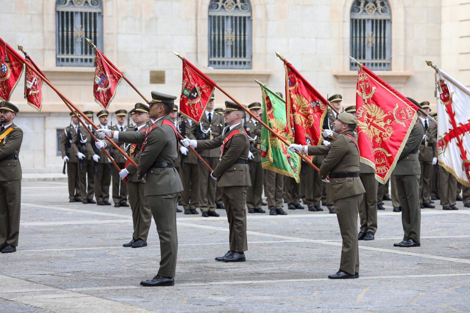 Las imágenes del acto y desfile de la Inmaculada en la Academia de Infantería de Toledo