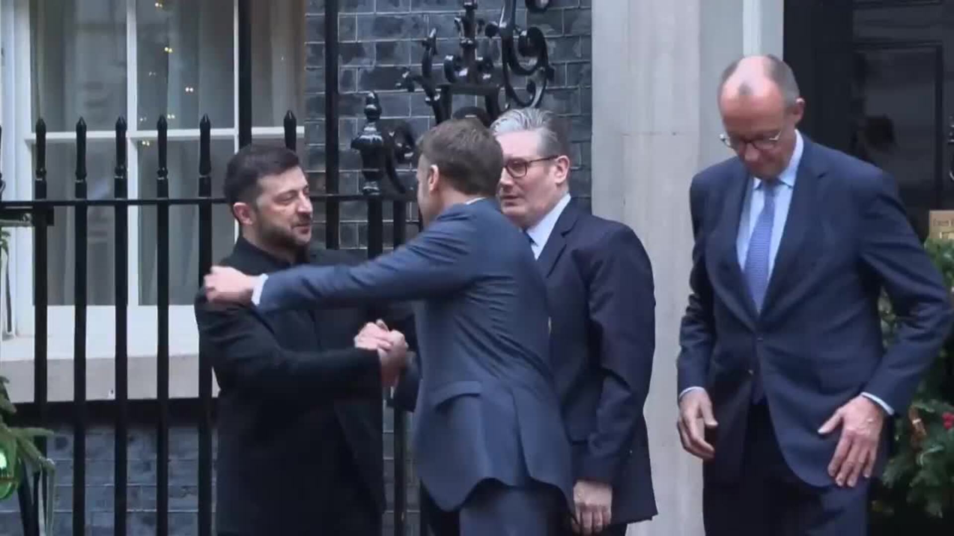 Acaba la reunión entre Starmer, Zelenski, Macron y Merz para abordar el plan de paz de EE.UU.