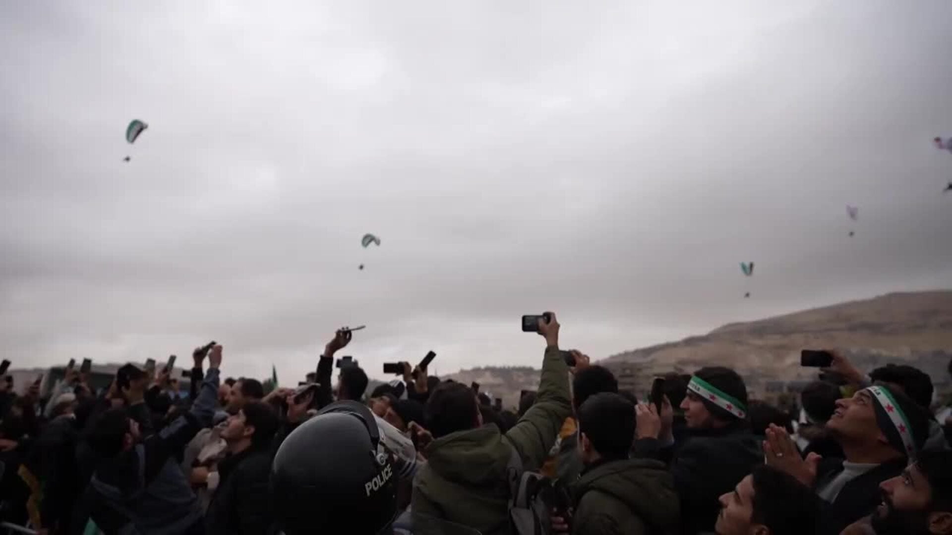 Un desfile en Damasco celebra el primer aniversario de la caída de Bachar al Asad