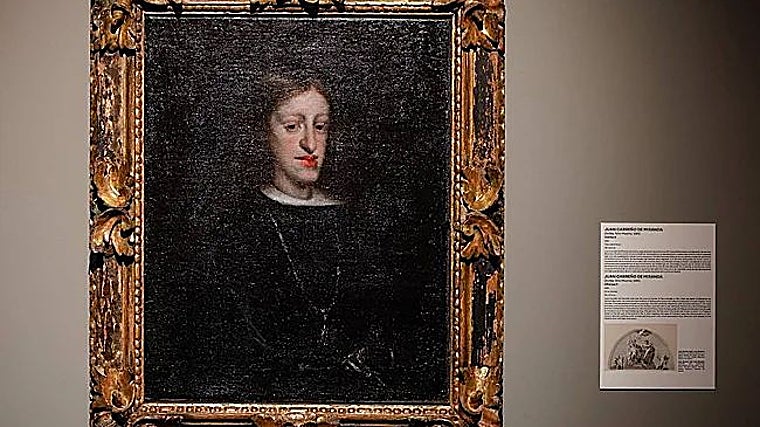 Carlos II, retratado en su madurez portando el Toisón de Oro, en una imagen que refleja el final de la dinastía