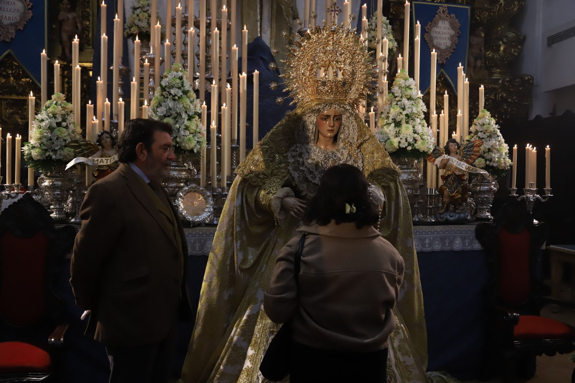 La Virgen de la Trinidad de Córdoba en su concurrido besamanos, en imágenes
