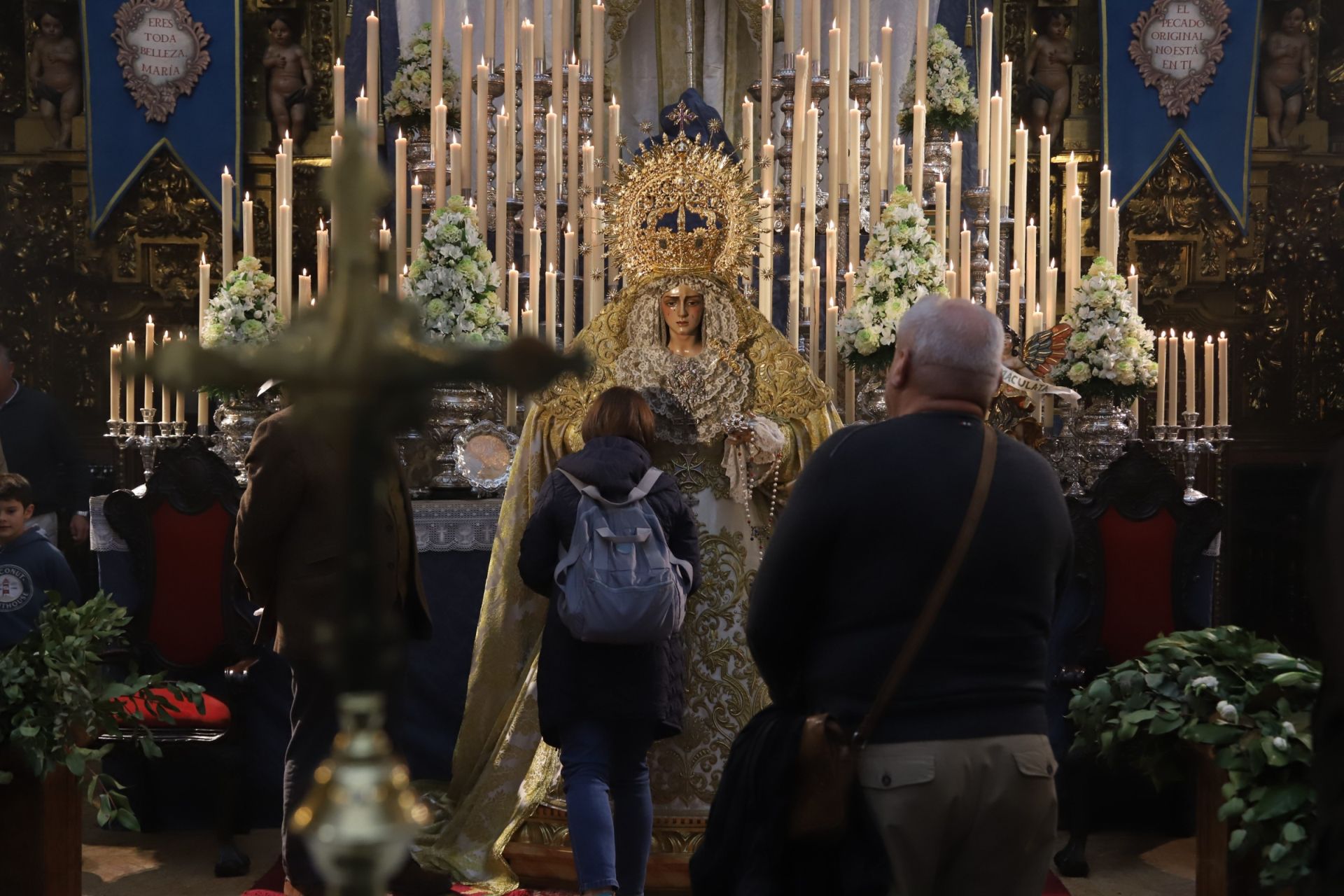 La Virgen de la Trinidad de Córdoba en su concurrido besamanos, en imágenes