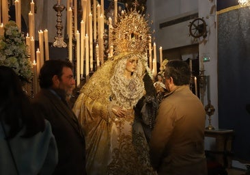 La Virgen de la Trinidad en su concurrido besamanos, en imágenes