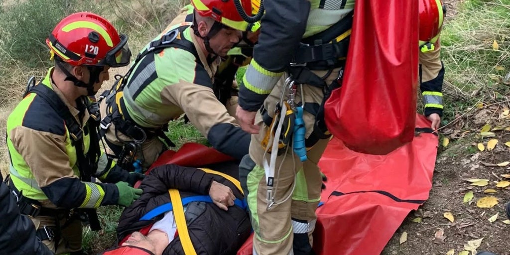 Los bomberos de Toledo rescatan a un escalador en la zona de la ermita de la Cabeza tras sufrir un mareo