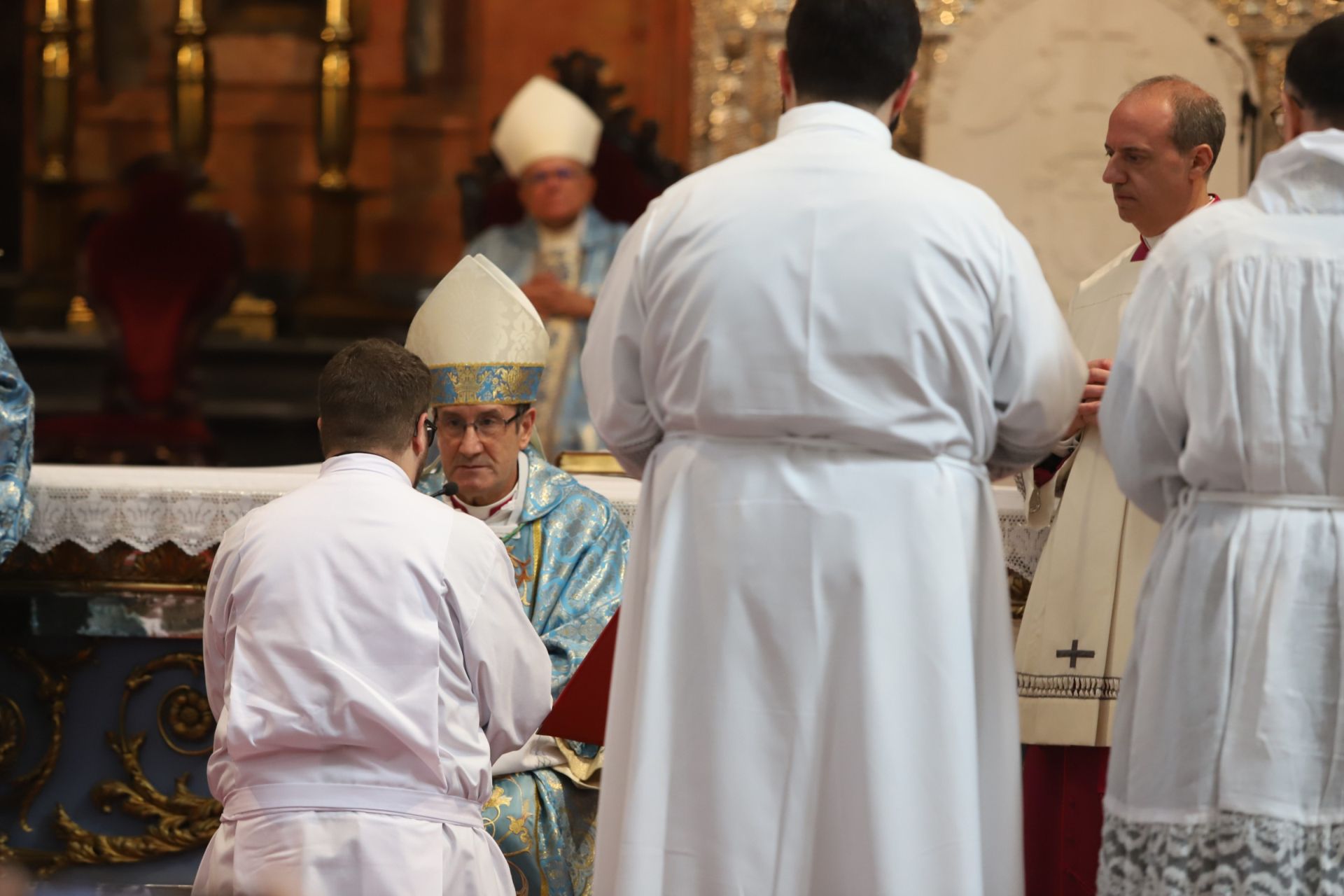 El nombramiento de cinco nuevos diáconos en la Catedral de Córdoba, en imágenes