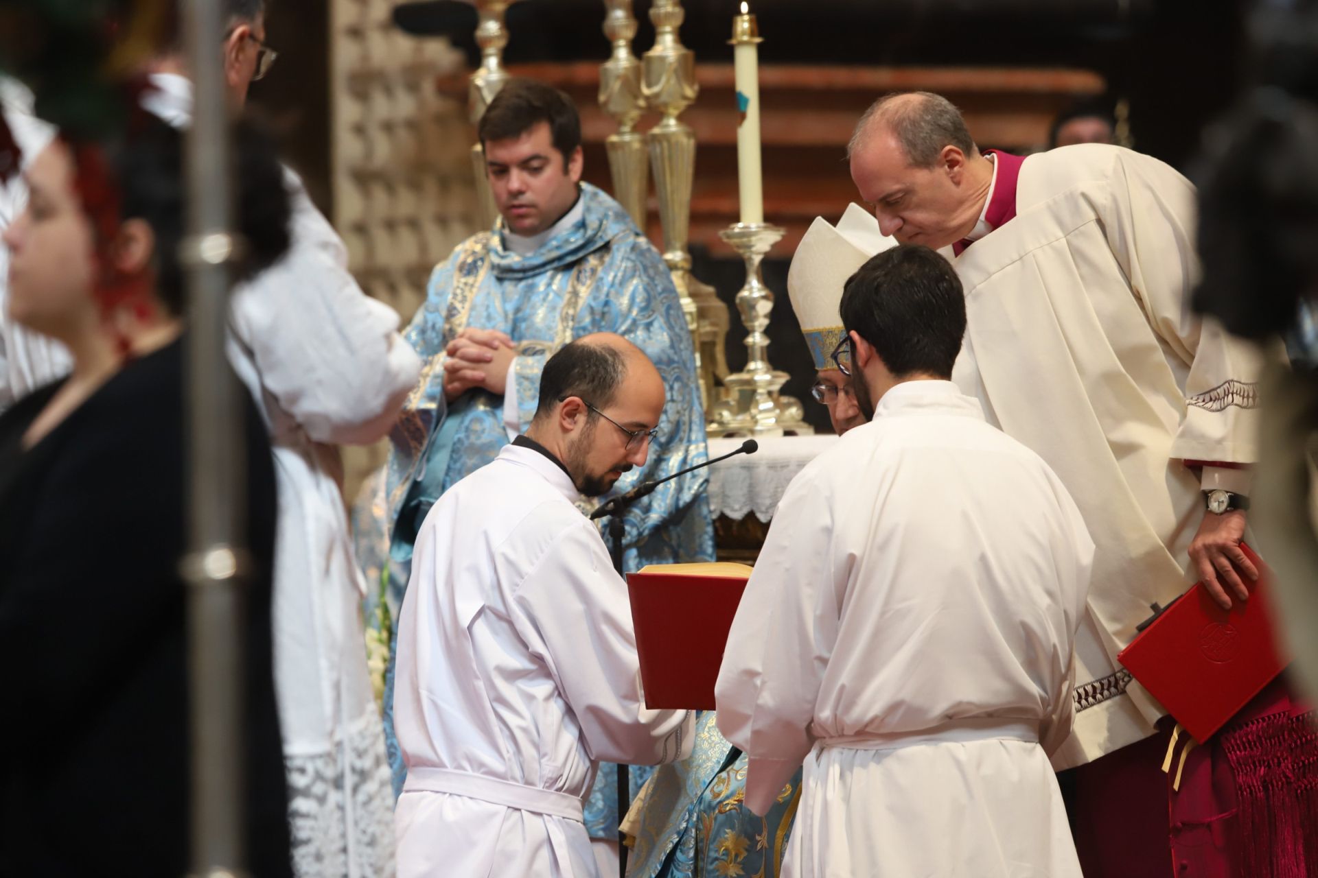 El nombramiento de cinco nuevos diáconos en la Catedral de Córdoba, en imágenes