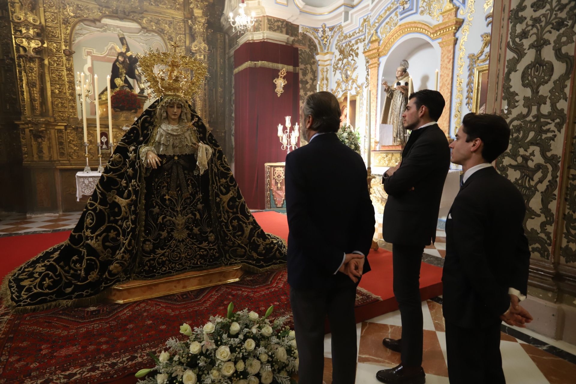 El cuidado besamanos a la Soledad de San Cayetano de Córdoba, en imágenes