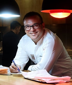 Imagen secundaria 2 - Córdoba atesora ahora mismo en su carta hasta cinco estrellas michelin: Paco Morales y Noor se llevan en el escalafón tres (único restaurante andaluz junot a Aponiente con esta distinción), y Periko Ortega y Kisko García, una cada uno. En total, cinco estrellas tras las que hay decenas de reconocimientos de ésta y otras guías prestigiosas para muchos restaurantes de la ciudad y la provincia.