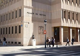 La Fiscalía pide seis años de cárcel para un padre que consistió que otro hombre abusara de sus hijas menores