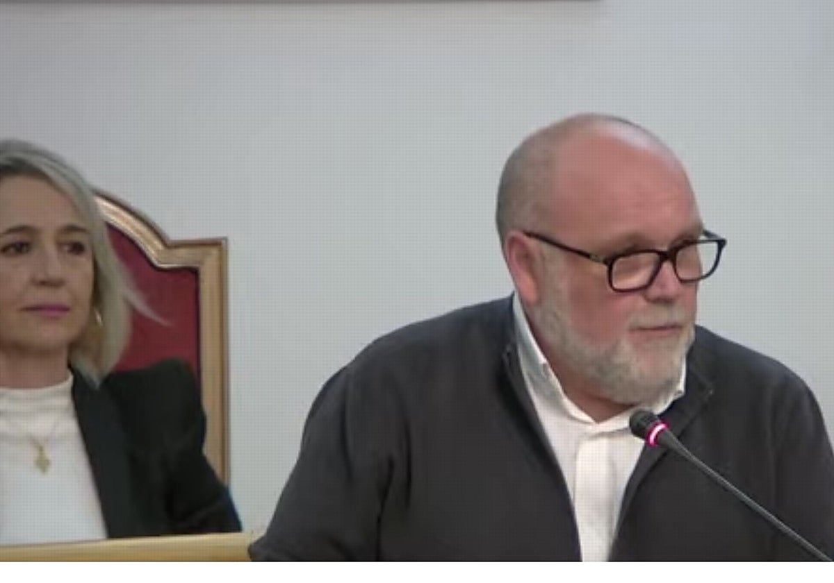 Txema Fernández e Inés Cañizares, en un pleno municipal