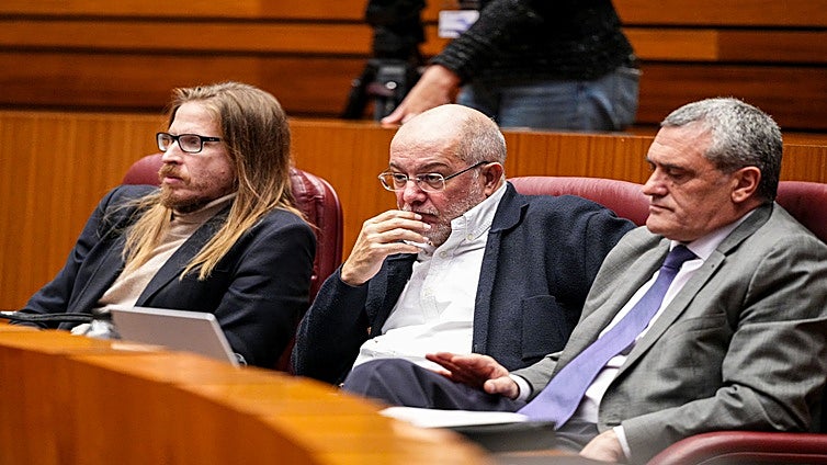 Despedidas y muchos reproches en los plenos que cierran la legislatura en Castilla y León