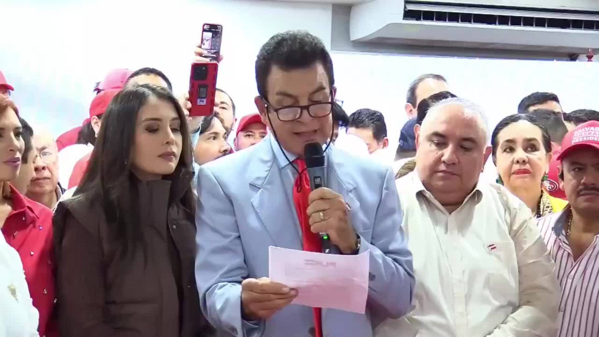 Nasralla cuestiona transmisión de resultados electorales y pide revisión acta por acta en Honduras