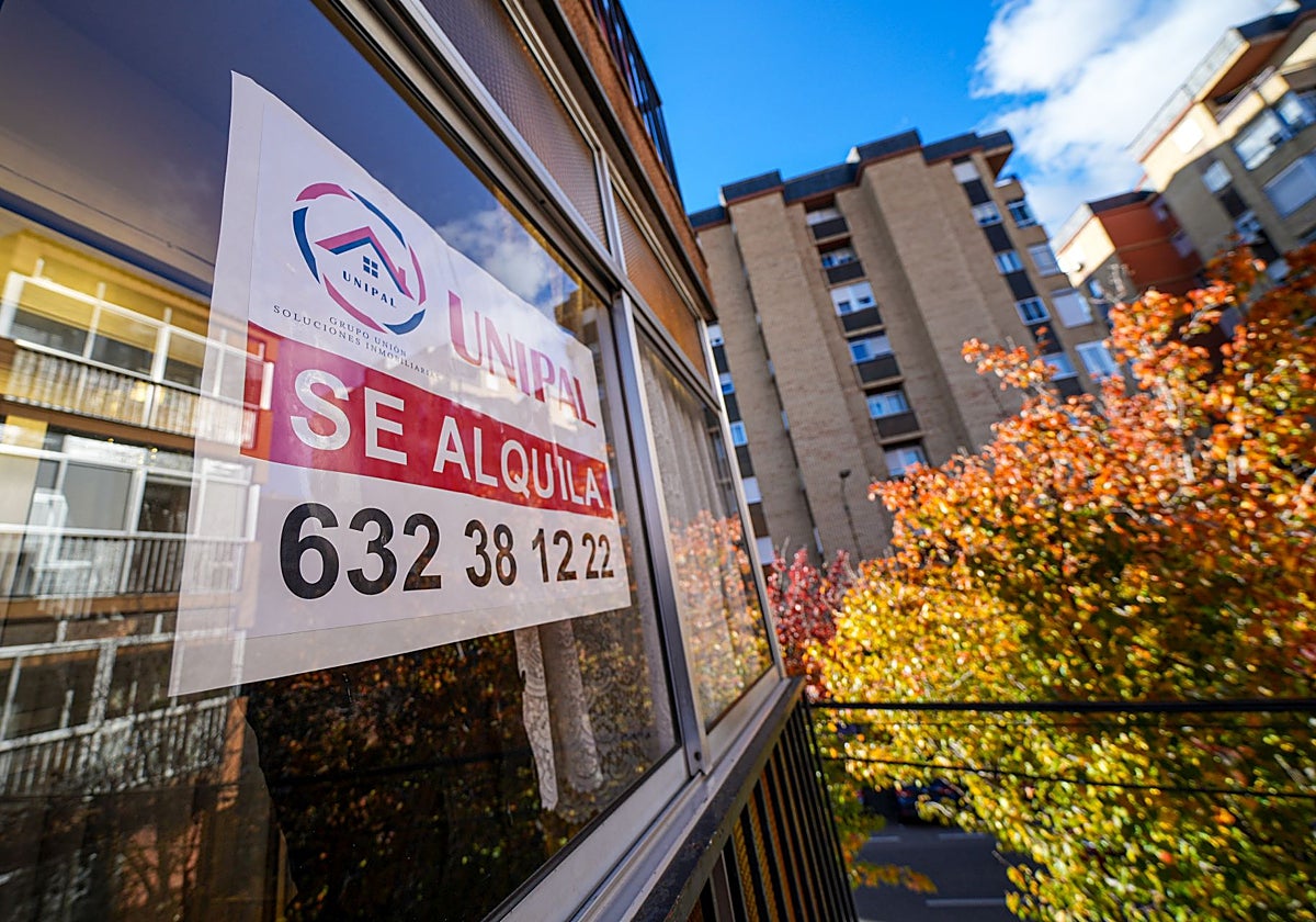 Cartel de vivienda en alquiler