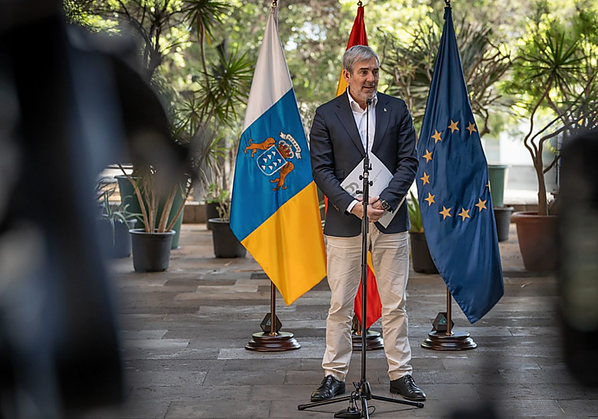El presidente del Gobierno de Canarias, Fernando Clavijo, en rueda de prensa en foto de archivo