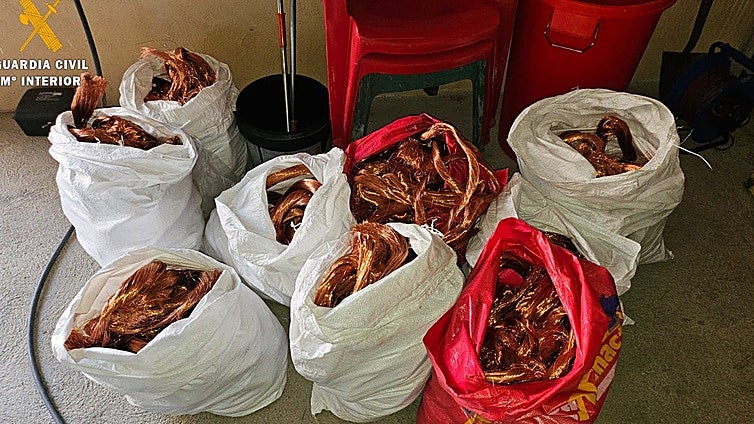 Tres detenidos en Sepúlveda (Segovia) por robar 420 kilos de cable de cobre en explotaciones agrícolas y ganaderas