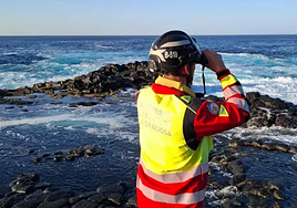 Muere un joven de 27 años que fue arrastrado por una ola mientras pescaba en Lanzarote