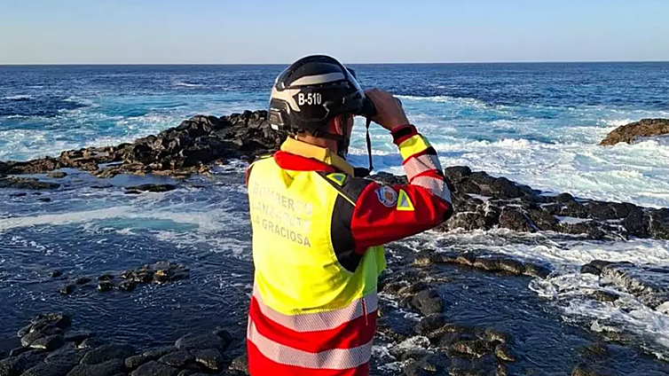 Muere un joven de 27 años que fue arrastrado por una ola mientras pescaba en Lanzarote