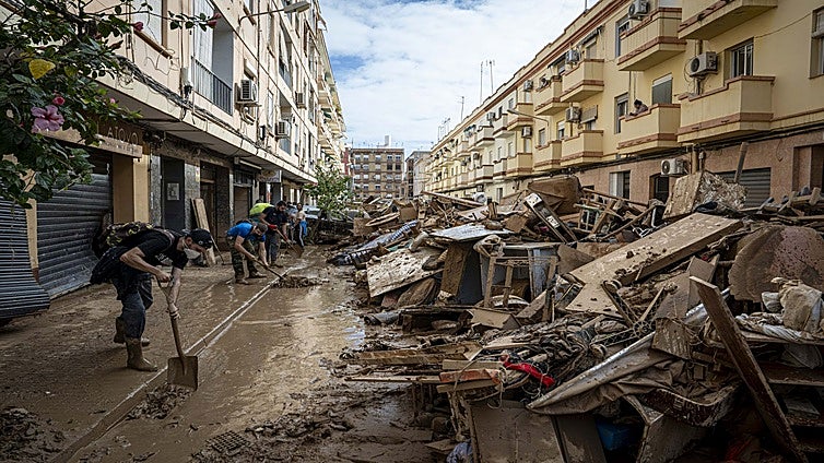 La Audiencia de Valencia readmite en la causa de la dana a una acusación expulsada por atribuir la tragedia a «un ritual satánico»